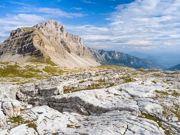 Zwick, Martin 아티스트의 View towards Pietra Grande-The Brenta Dolomites-UNESCO World Heritage Site-Italy-Trentino-Val Rende작품입니다.